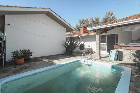 Casa para alugar com 232m², 3 quartos e 2 vagasFundos