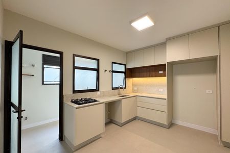 Apartamento à venda com 135m², 4 quartos e 3 vagas Apartamento à venda com 135m², 4 quartos e 3 vagasCozinha