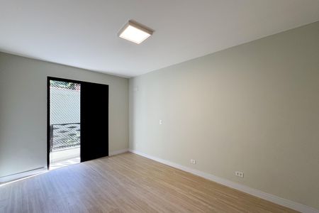 Apartamento à venda com 135m², 4 quartos e 3 vagas Apartamento à venda com 135m², 4 quartos e 3 vagasSuíte