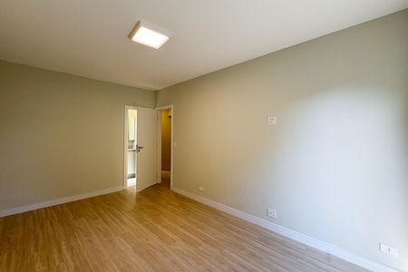 Apartamento à venda com 135m², 4 quartos e 3 vagas Apartamento à venda com 135m², 4 quartos e 3 vagasSuíte