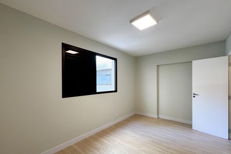 Apartamento à venda com 135m², 4 quartos e 3 vagas Apartamento à venda com 135m², 4 quartos e 3 vagasQuarto 2