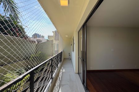 Apartamento à venda com 135m², 4 quartos e 3 vagas Apartamento à venda com 135m², 4 quartos e 3 vagasSacada