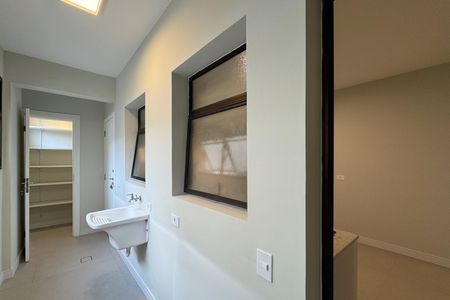 Apartamento à venda com 135m², 4 quartos e 3 vagas Apartamento à venda com 135m², 4 quartos e 3 vagasÁrea de Serviço