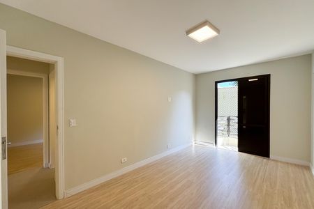Apartamento à venda com 135m², 4 quartos e 3 vagas Apartamento à venda com 135m², 4 quartos e 3 vagasSuíte