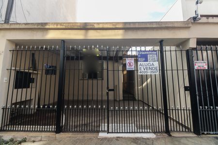 Casa para alugar com 180m², 2 quartos e 1 vaga Casa para alugar com 180m², 2 quartos e 1 vagaFachada