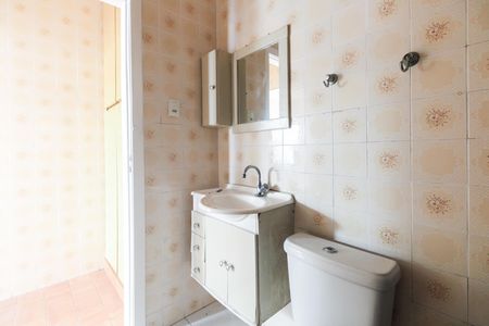 Casa para alugar com 180m², 2 quartos e 1 vaga Casa para alugar com 180m², 2 quartos e 1 vagaBanheiro