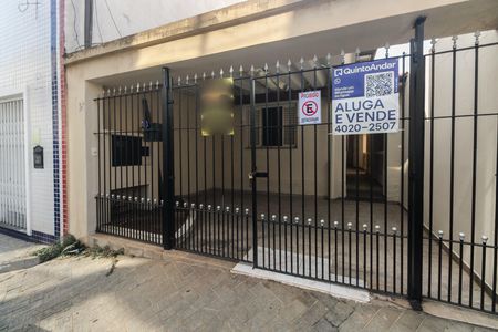 Casa para alugar com 180m², 2 quartos e 1 vaga Casa para alugar com 180m², 2 quartos e 1 vagaFachada