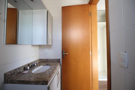 Apartamento à venda com 109m², 2 quartos e 2 vagasBanheiro da Suíte 1