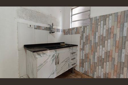 Casa para alugar com 38m², 1 quarto e sem vaga