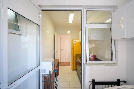 Apartamento para alugar com 68m², 2 quartos e 1 vagaÁrea de serviço