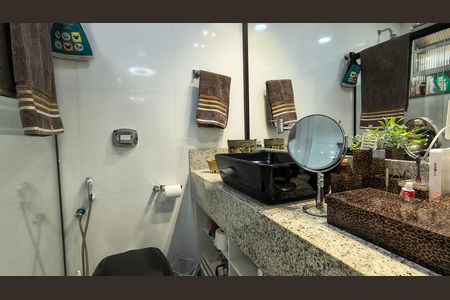 Apartamento à venda com 117m², 2 quartos e 1 vaga Apartamento à venda com 117m², 2 quartos e 1 vagaBanheiro da Suíte