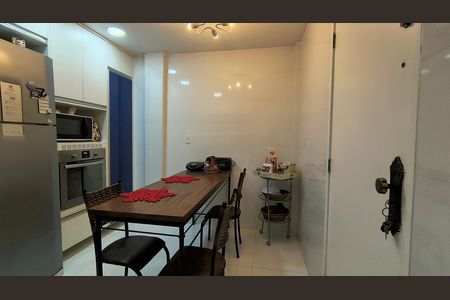 Apartamento à venda com 117m², 2 quartos e 1 vaga Apartamento à venda com 117m², 2 quartos e 1 vagaCozinha e Área de Serviço