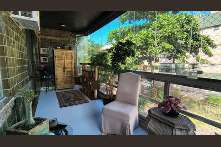 Apartamento à venda com 117m², 2 quartos e 1 vaga Apartamento à venda com 117m², 2 quartos e 1 vagaVaranda