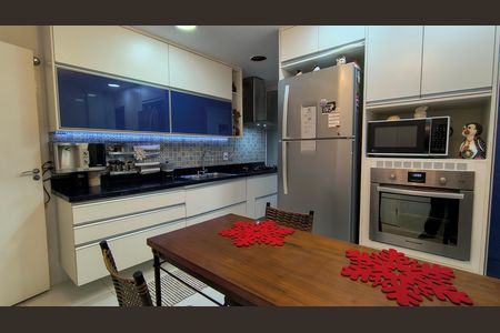 Apartamento à venda com 117m², 2 quartos e 1 vaga Apartamento à venda com 117m², 2 quartos e 1 vagaCozinha e Área de Serviço