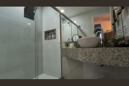 Apartamento à venda com 117m², 2 quartos e 1 vaga Apartamento à venda com 117m², 2 quartos e 1 vagaBanheiro Social