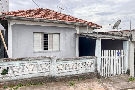 Casa para alugar com 120m², 2 quartos e 1 vagaFachada + plaquinha