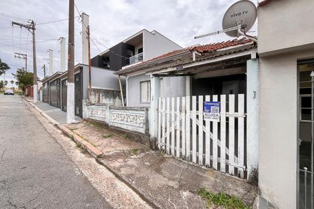 Casa para alugar com 120m², 2 quartos e 1 vagaFachada + plaquinha
