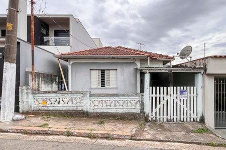 Casa para alugar com 120m², 2 quartos e 1 vagaFachada + plaquinha