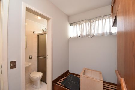 Apartamento para alugar com 270m², 3 quartos e 2 vagasQuarto de Serviço