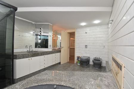 Apartamento para alugar com 270m², 3 quartos e 2 vagasBanheiro da Suíte