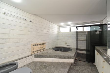 Apartamento para alugar com 270m², 3 quartos e 2 vagasBanheiro da Suíte