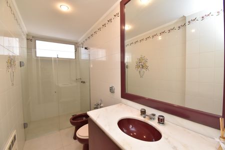 Apartamento para alugar com 270m², 3 quartos e 2 vagasBanheiro 3