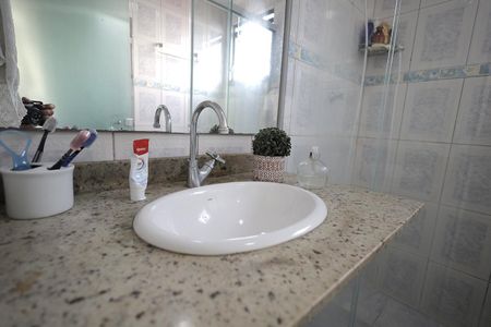 Apartamento à venda com 62m², 2 quartos e 1 vaga Apartamento à venda com 62m², 2 quartos e 1 vagaBanheiro
