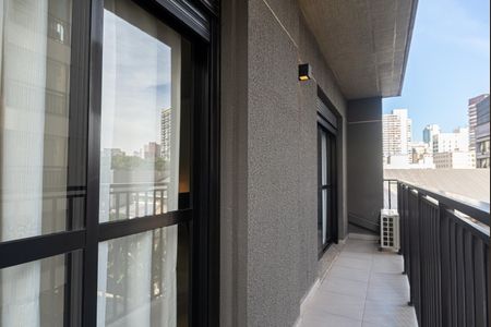 Studio para alugar com 32m², 1 quarto e sem vaga Studio para alugar com 32m², 1 quarto e sem vagaVaranda da Sala e do Quarto