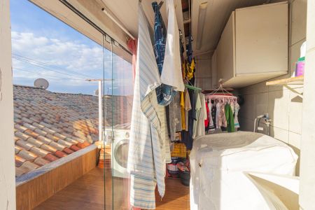 Casa de condomínio à venda com 96m², 3 quartos e 2 vagasLavanderia