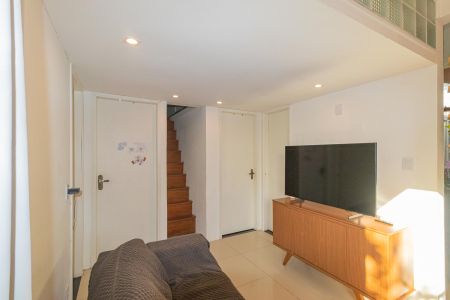 Sala de casa de condomínio à venda com 3 quartos, 96m² em Rio Branco, Canoas
