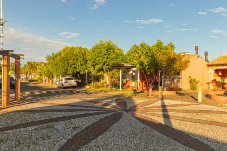 Casa de condomínio à venda com 96m², 3 quartos e 2 vagasFachada e Área comum
