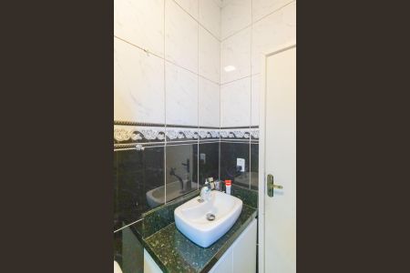 Casa de condomínio à venda com 96m², 3 quartos e 2 vagasBanheiro Social