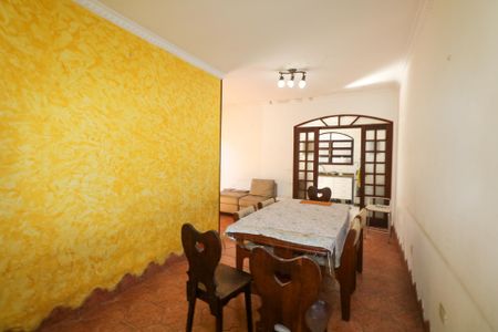 Casa para alugar com 140m², 3 quartos e 4 vagasSala