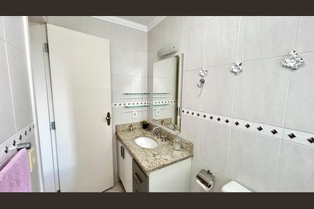 Apartamento à venda com 140m², 3 quartos e 3 vagas Apartamento à venda com 140m², 3 quartos e 3 vagasBanheiro 2