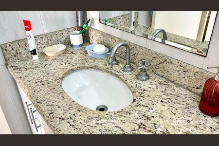 Apartamento à venda com 140m², 3 quartos e 3 vagas Apartamento à venda com 140m², 3 quartos e 3 vagasBanheiro 1