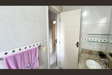 Apartamento à venda com 140m², 3 quartos e 3 vagas Apartamento à venda com 140m², 3 quartos e 3 vagasBanheiro 2