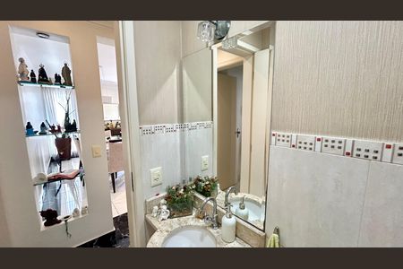 Apartamento à venda com 140m², 3 quartos e 3 vagas Apartamento à venda com 140m², 3 quartos e 3 vagasLavabo