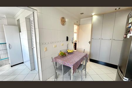 Apartamento à venda com 140m², 3 quartos e 3 vagas Apartamento à venda com 140m², 3 quartos e 3 vagasCozinha