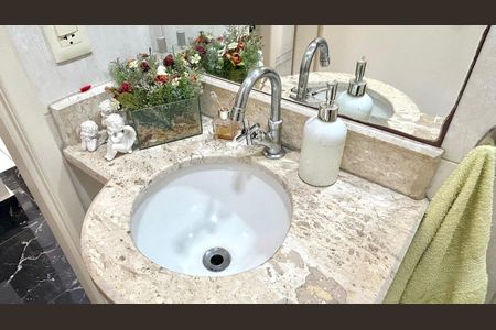 Apartamento à venda com 140m², 3 quartos e 3 vagas Apartamento à venda com 140m², 3 quartos e 3 vagasLavabo