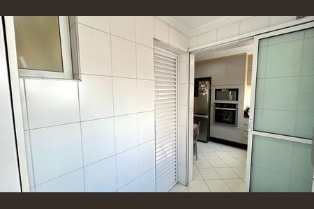 Apartamento à venda com 140m², 3 quartos e 3 vagas Apartamento à venda com 140m², 3 quartos e 3 vagasÁrea de Serviço