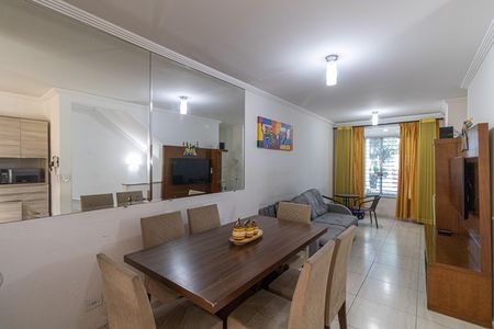 Casa à venda com 103m², 3 quartos e 2 vagas Casa à venda com 103m², 3 quartos e 2 vagasSala e Cozinha