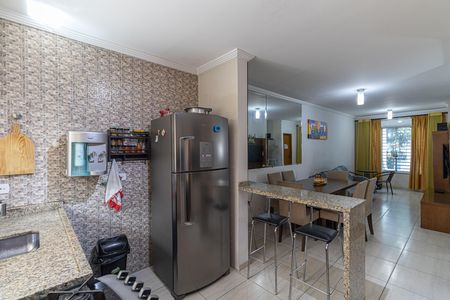 Casa à venda com 103m², 3 quartos e 2 vagas Casa à venda com 103m², 3 quartos e 2 vagasSala e Cozinha