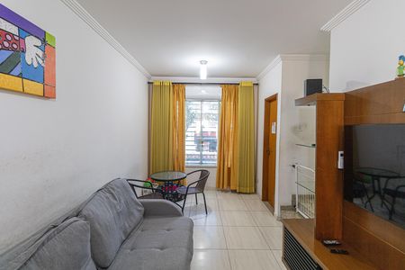 Casa à venda com 103m², 3 quartos e 2 vagas Casa à venda com 103m², 3 quartos e 2 vagasSala e Cozinha