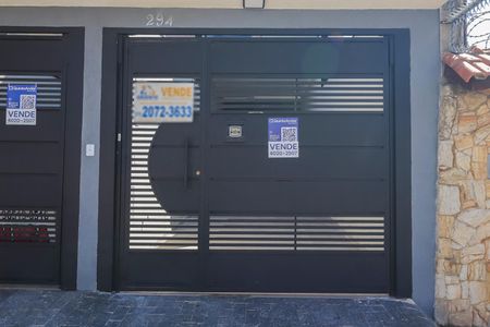 Casa à venda com 116m², 3 quartos e 2 vagasFachada