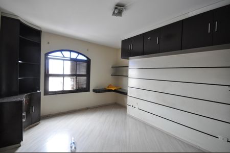 Casa para alugar com 327m², 4 quartos e 6 vagasSuíte 2
