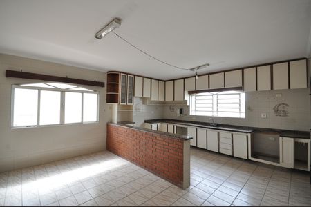 Casa para alugar com 327m², 4 quartos e 6 vagasCozinha