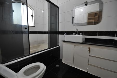 Casa para alugar com 327m², 4 quartos e 6 vagasBanheiro da Suíte 1