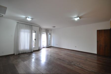 Casa para alugar com 327m², 4 quartos e 6 vagasSala
