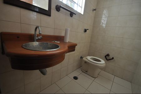 Casa para alugar com 327m², 4 quartos e 6 vagasLavabo