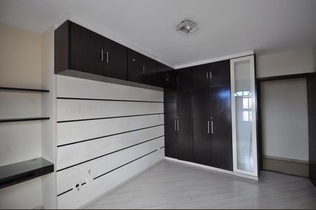 Casa para alugar com 327m², 4 quartos e 6 vagasSuíte 2